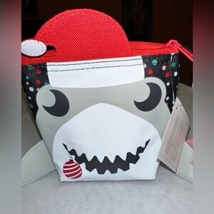 NWT Thirty-One cool zip snacker pattern Holiday Shark.